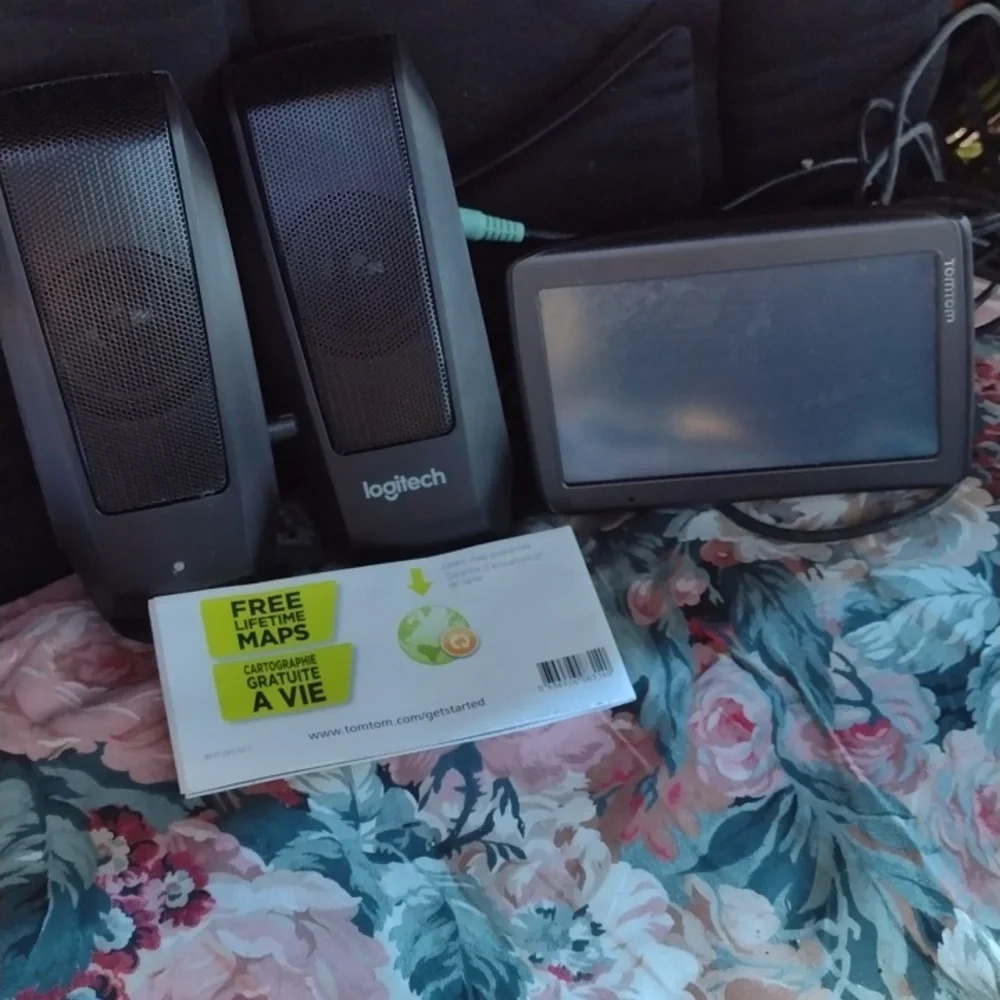 Tom Tom 4eq50& Logitech Speaker Pair